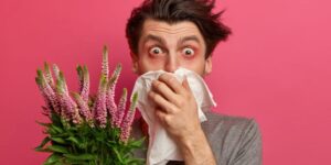 alergija-augalams-maistui-dulkems-gyvunams-lateksui-saulei